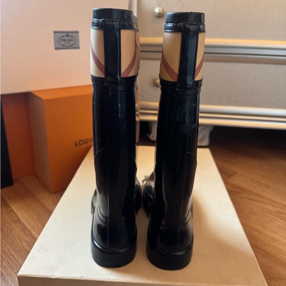 Women Burberry Rain Boot - Picture 3 of 10